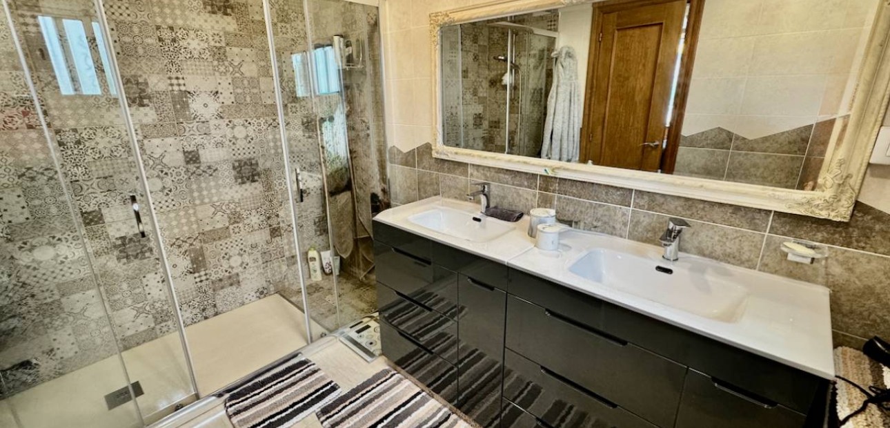 Herverkoop - Finca / Country Property -
Catral