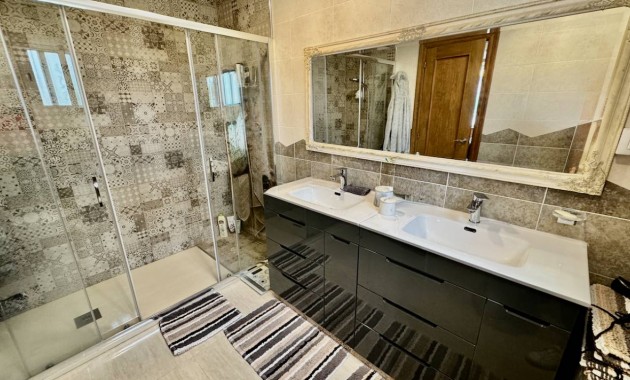 Herverkoop - Finca / Country Property -
Catral