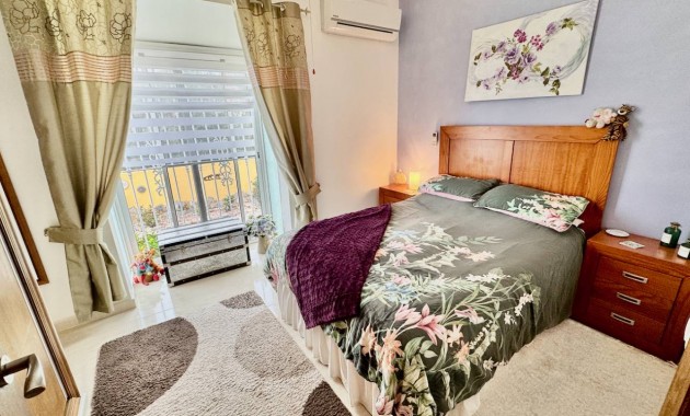 Herverkoop - Finca / Country Property -
Catral