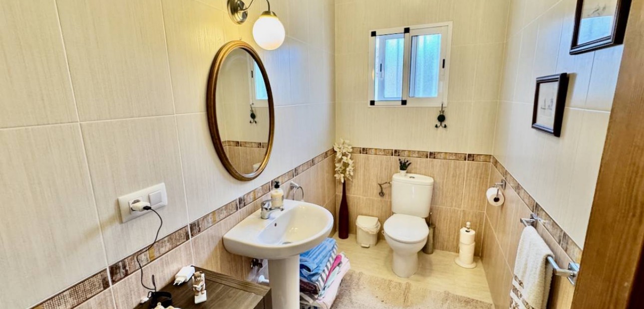 Herverkoop - Finca / Country Property -
Catral