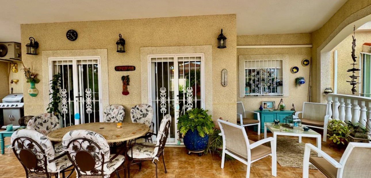 Herverkoop - Finca / Country Property -
Catral