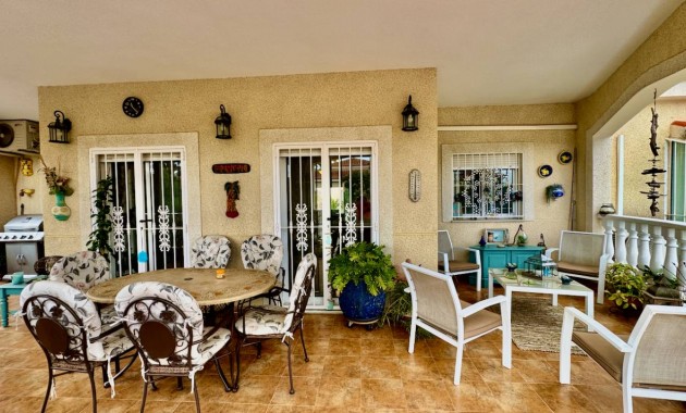 Herverkoop - Finca / Country Property -
Catral