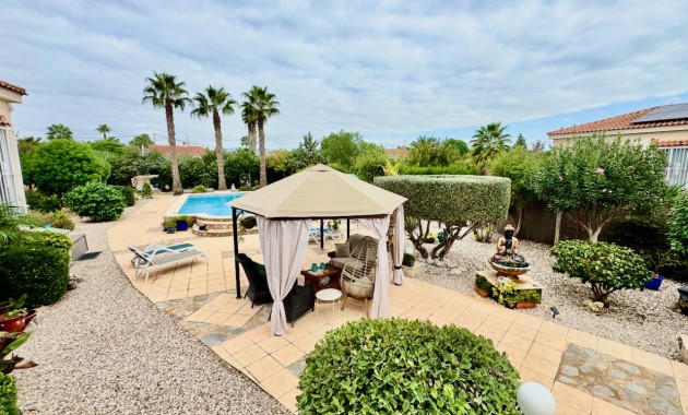 Herverkoop - Finca / Country Property -
Catral