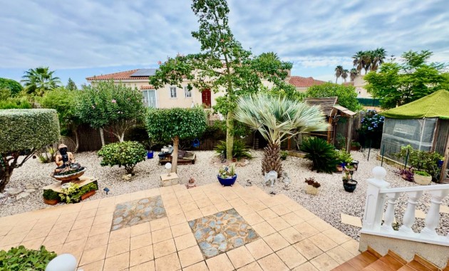 Herverkoop - Finca / Country Property -
Catral