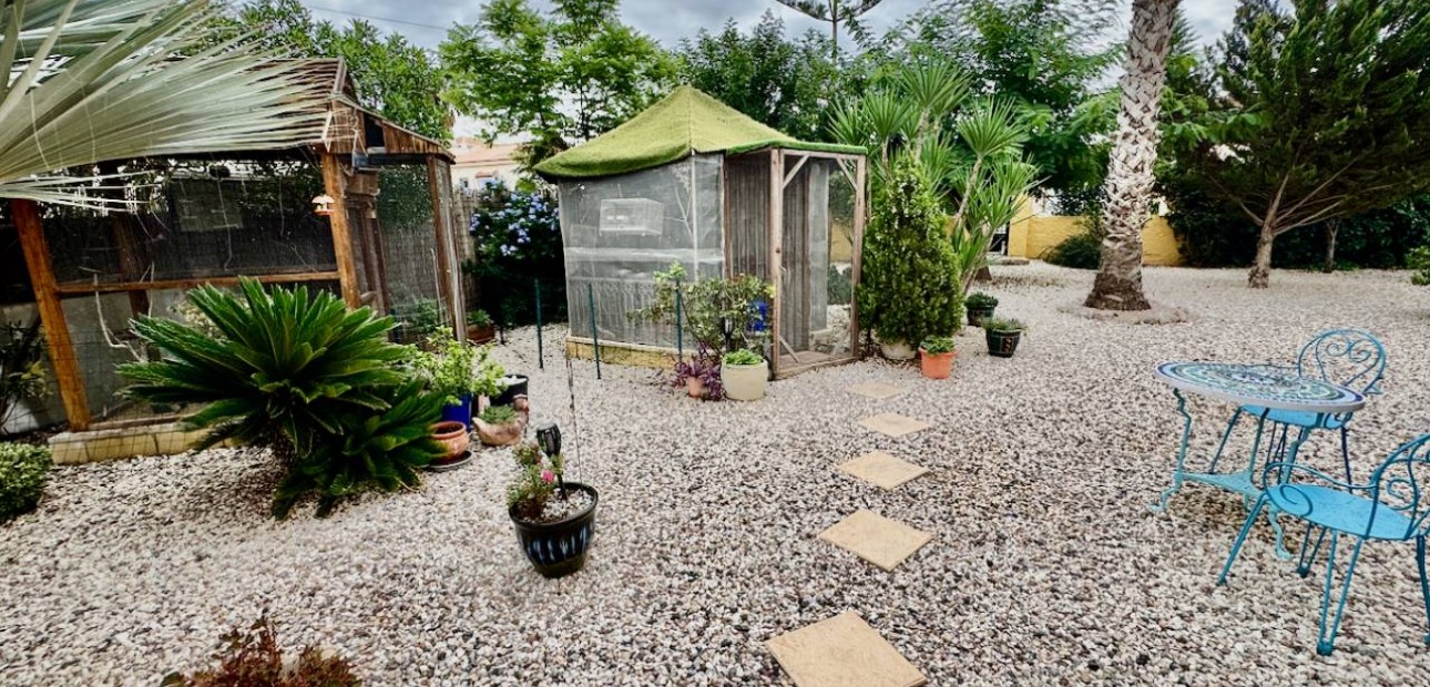 Herverkoop - Finca / Country Property -
Catral