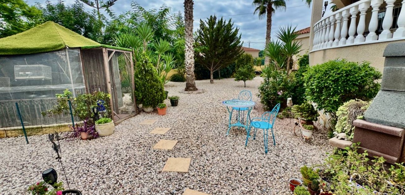 Herverkoop - Finca / Country Property -
Catral