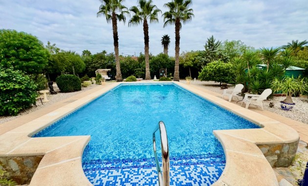 Herverkoop - Finca / Country Property -
Catral