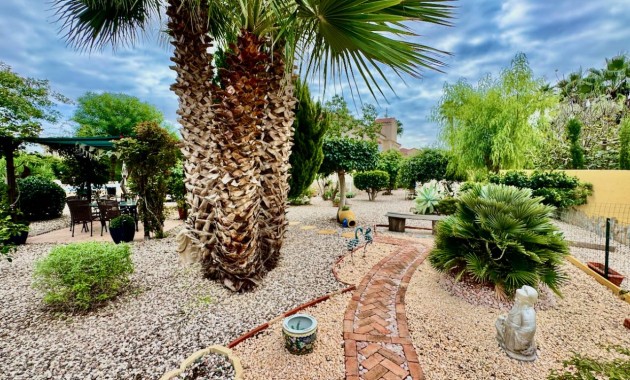 Herverkoop - Finca / Country Property -
Catral