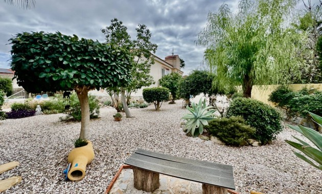 Herverkoop - Finca / Country Property -
Catral