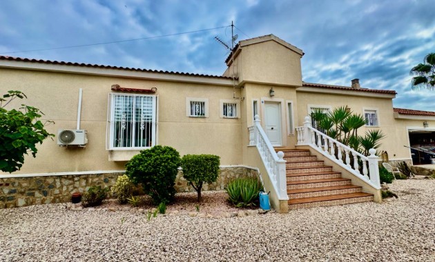 Herverkoop - Finca / Country Property -
Catral