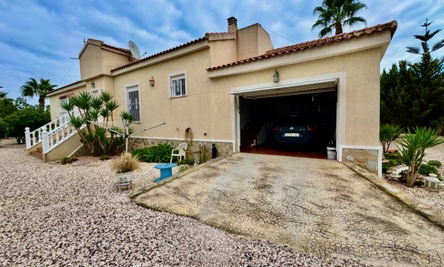 Herverkoop - Finca / Country Property -
Catral