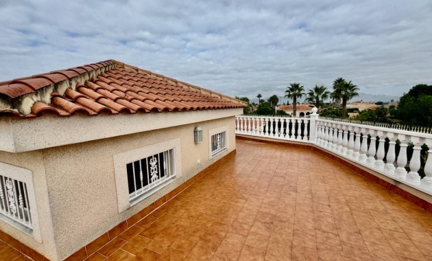 Herverkoop - Finca / Country Property -
Catral