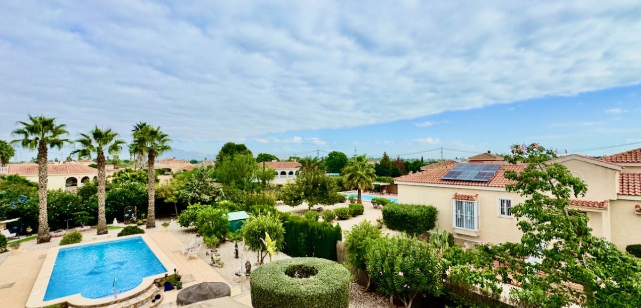 Herverkoop - Finca / Country Property -
Catral