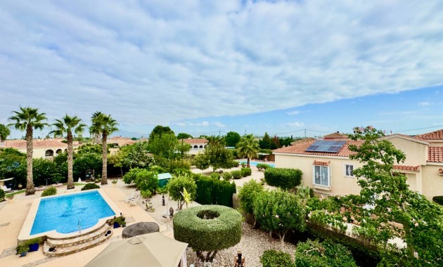 Herverkoop - Finca / Country Property -
Catral