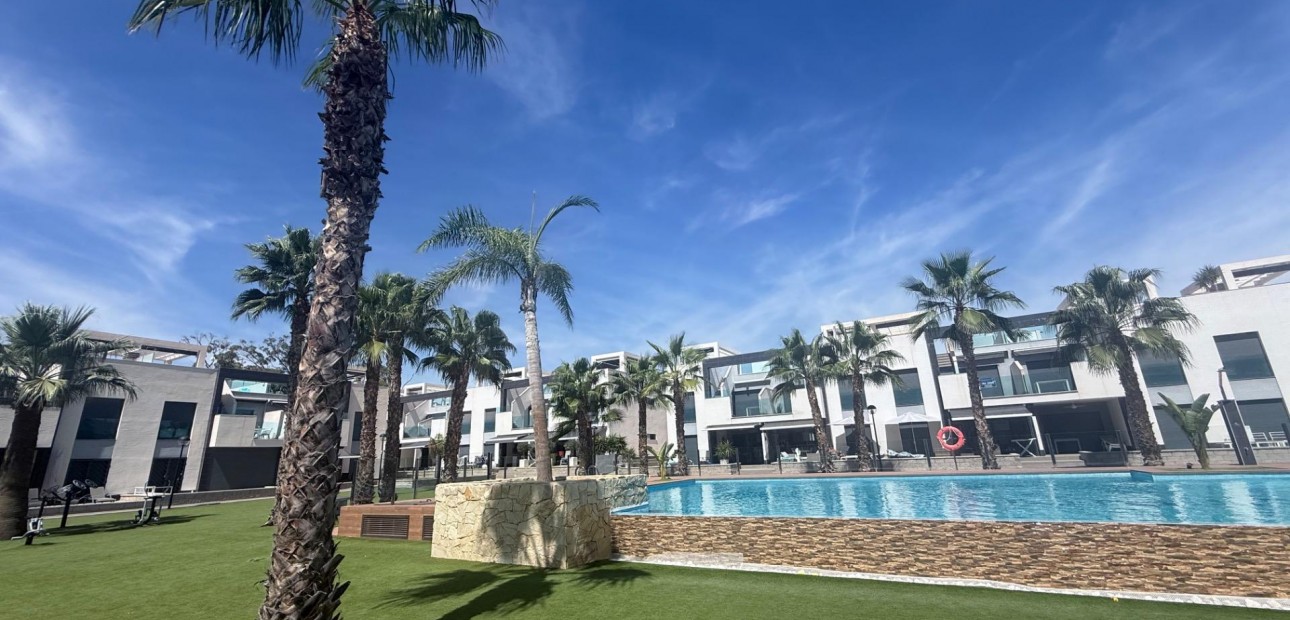 Venta - Bungalow -
Guardamar del Segura - EL RASO