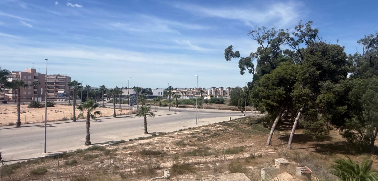 Venta - Bungalow -
Guardamar del Segura - EL RASO