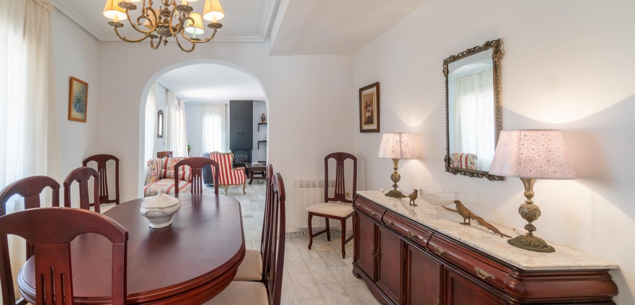 Herverkoop - Villa -
Orihuela Costa - La Zenia