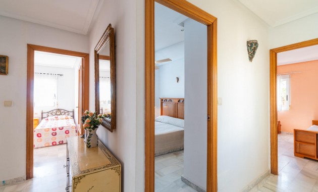 Herverkoop - Villa -
Orihuela Costa - La Zenia