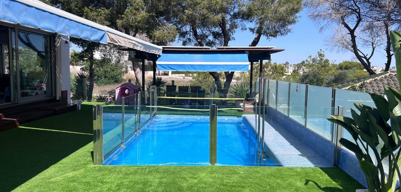 Sale - Villa -
Orihuela Costa - Montezenia