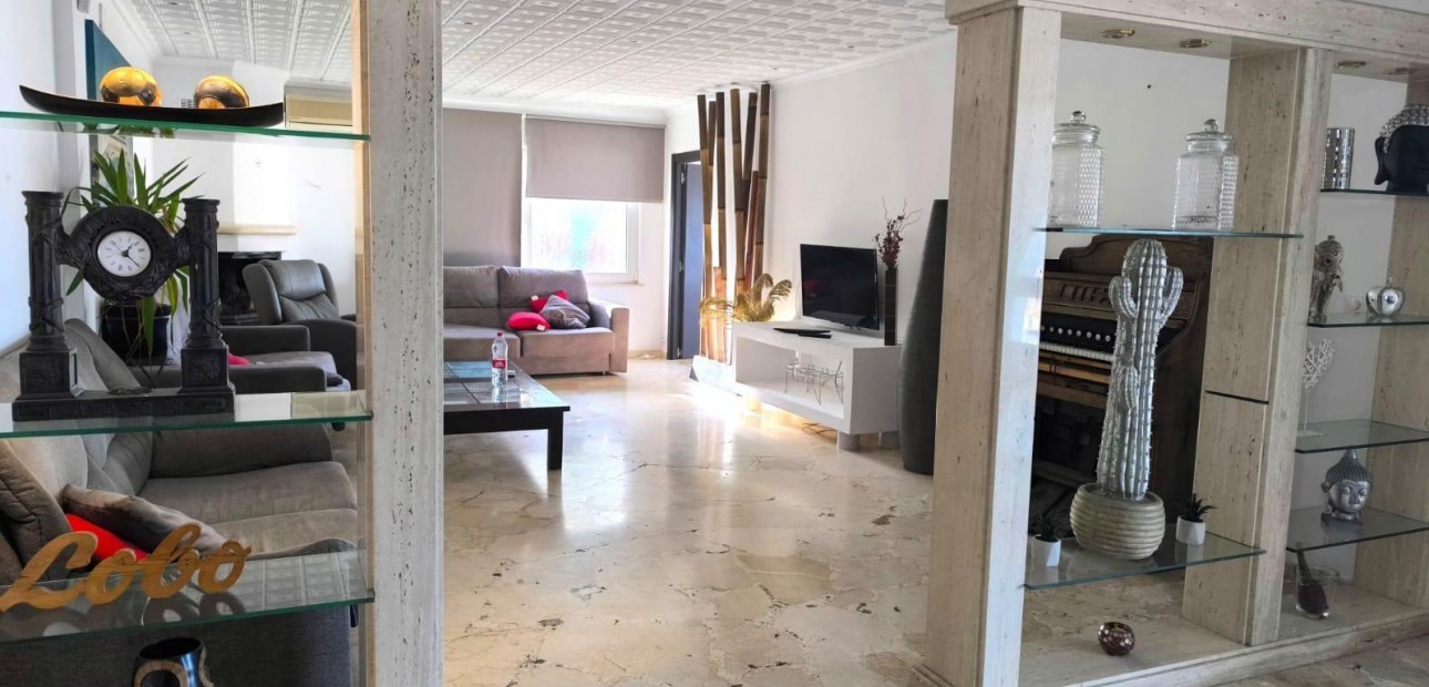 Sale - Villa -
Benidorm - Playa de Levante