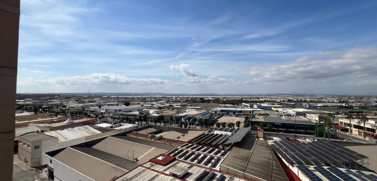 Herverkoop - Appartement / flat -
Torrevieja - Playa de los locos