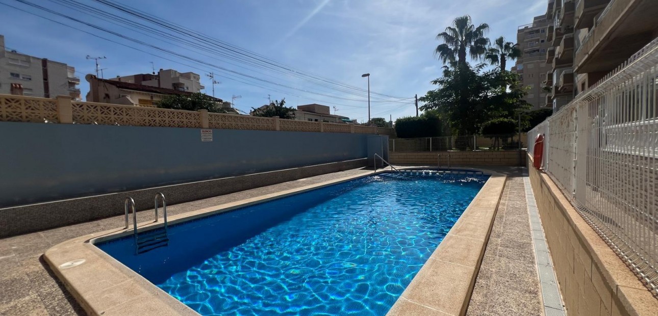 Herverkoop - Appartement / flat -
Torrevieja - Playa de los locos
