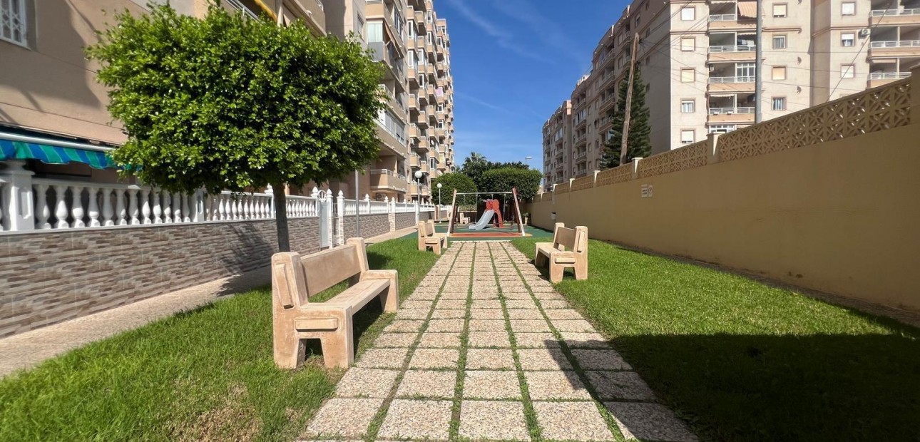 Herverkoop - Appartement / flat -
Torrevieja - Playa de los locos