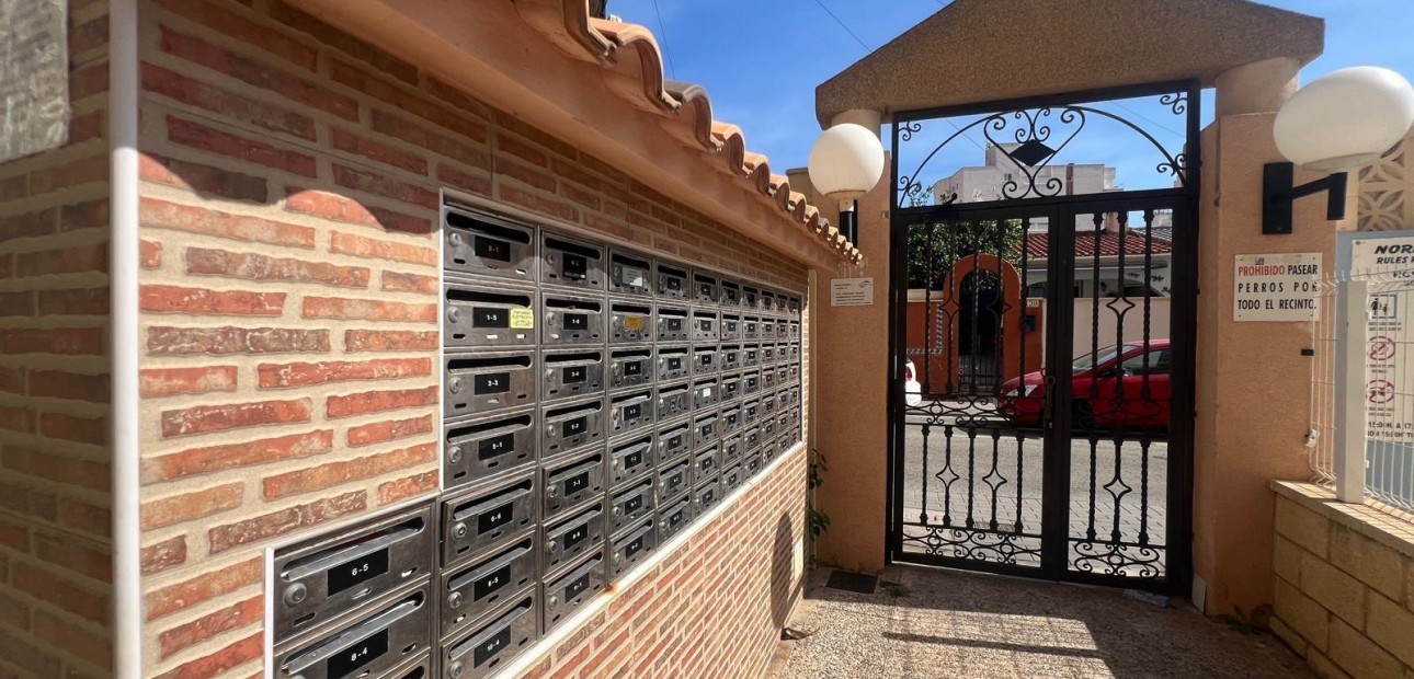 Herverkoop - Appartement / flat -
Torrevieja - Playa de los locos