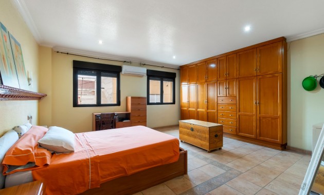 Herverkoop - Herenhuis -
Rojales - Rojales - Village