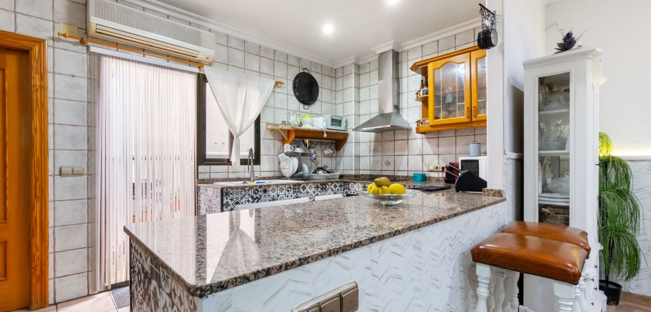 Herverkoop - Herenhuis -
Rojales - Rojales - Village