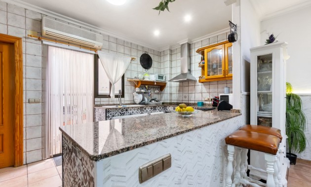 Herverkoop - Herenhuis -
Rojales - Rojales - Village