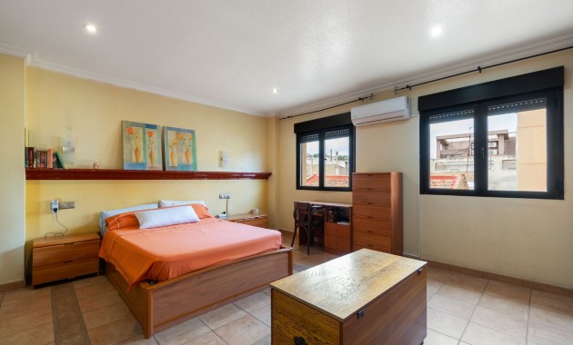 Herverkoop - Herenhuis -
Rojales - Rojales - Village