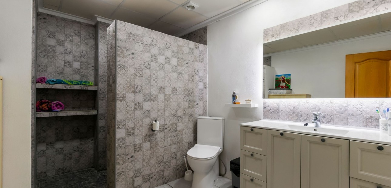 Herverkoop - Herenhuis -
Rojales - Rojales - Village