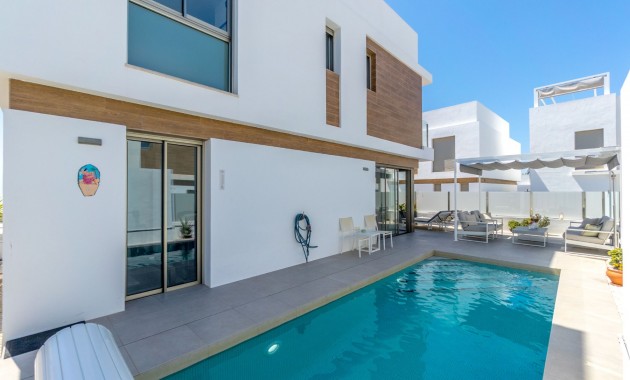 Herverkoop - Detached Villa -
Orihuela Costa - Villamartin