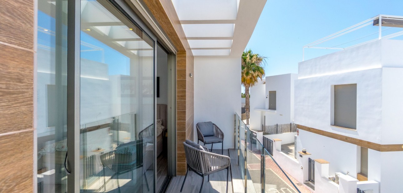Herverkoop - Detached Villa -
Orihuela Costa - Villamartin