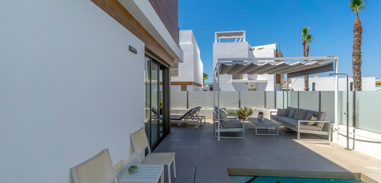 Herverkoop - Detached Villa -
Orihuela Costa - Villamartin