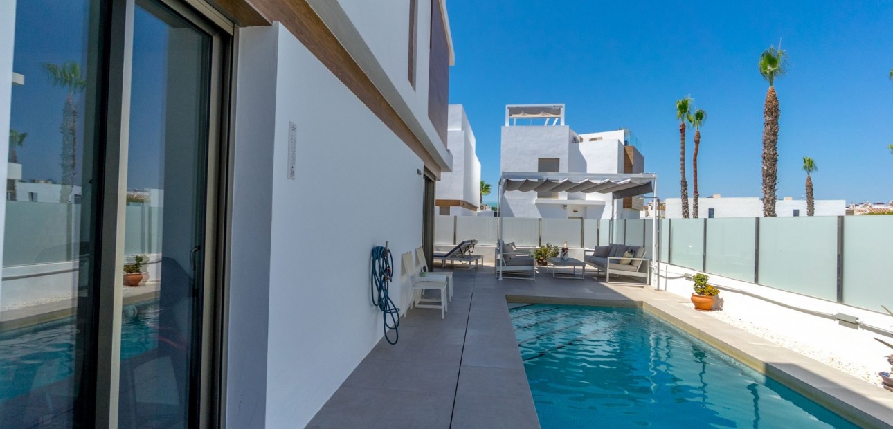 Herverkoop - Detached Villa -
Orihuela Costa - Villamartin