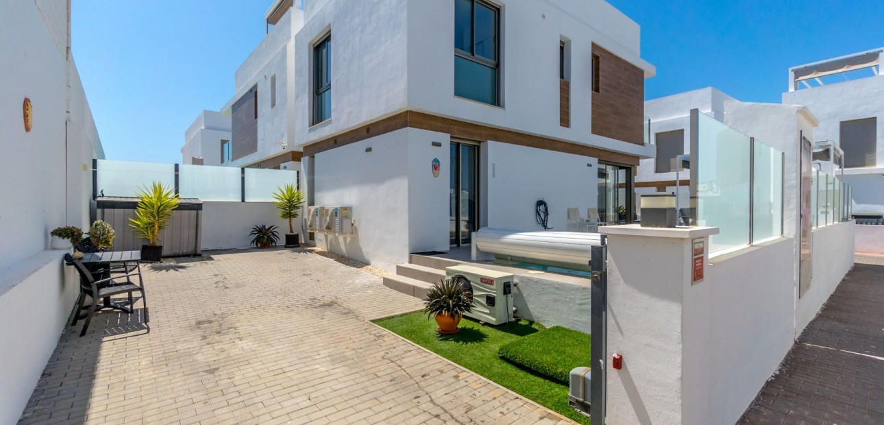 Herverkoop - Detached Villa -
Orihuela Costa - Villamartin
