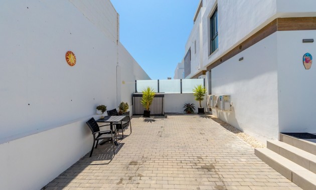 Herverkoop - Detached Villa -
Orihuela Costa - Villamartin