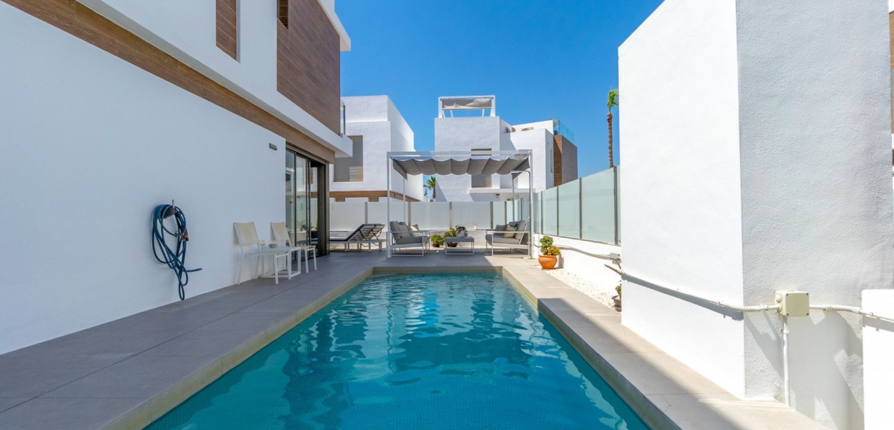 Herverkoop - Detached Villa -
Orihuela Costa - Villamartin