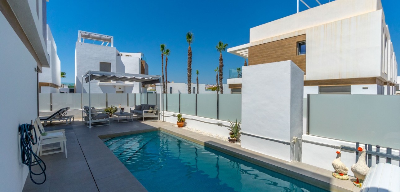 Herverkoop - Detached Villa -
Orihuela Costa - Villamartin