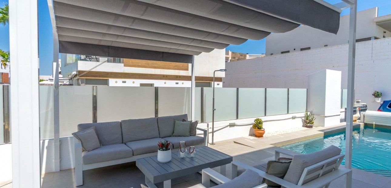 Herverkoop - Detached Villa -
Orihuela Costa - Villamartin