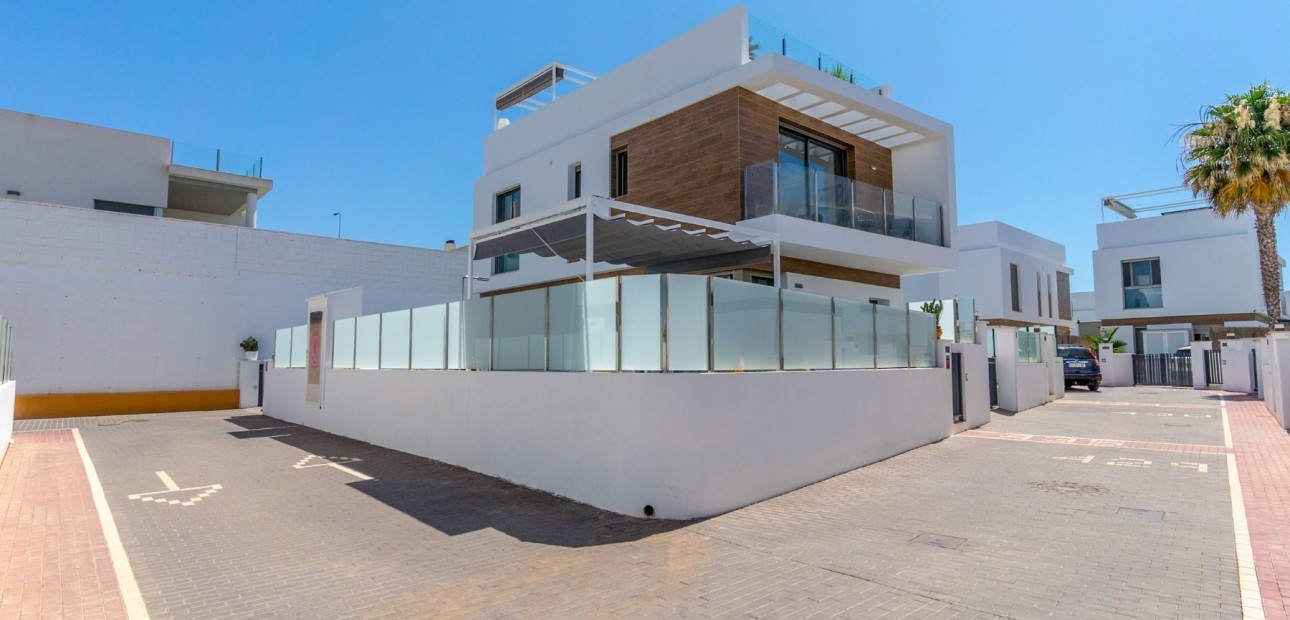 Herverkoop - Detached Villa -
Orihuela Costa - Villamartin