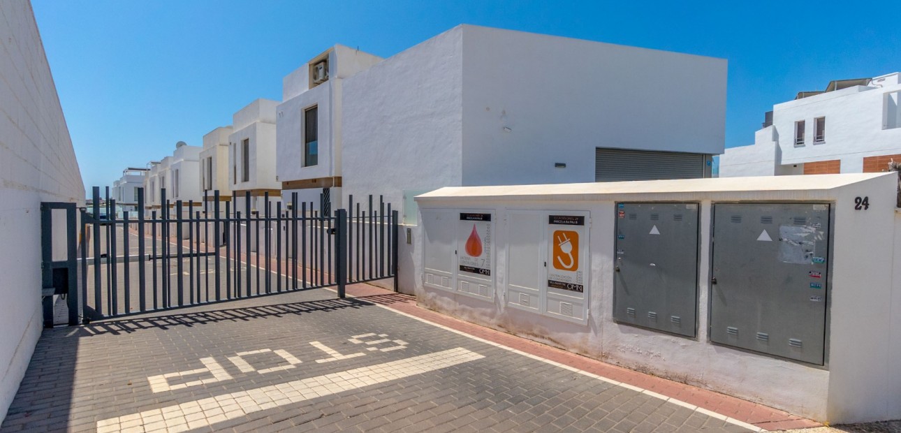 Herverkoop - Detached Villa -
Orihuela Costa - Villamartin