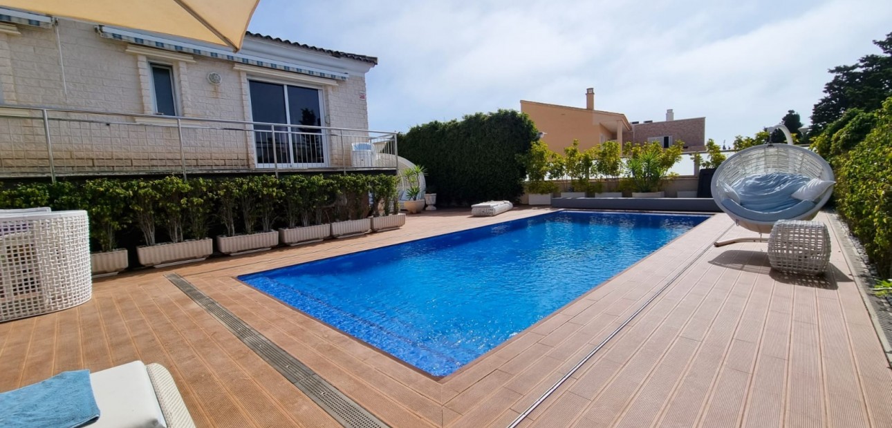 Sale - Detached Villa -
Torrevieja - La Mata