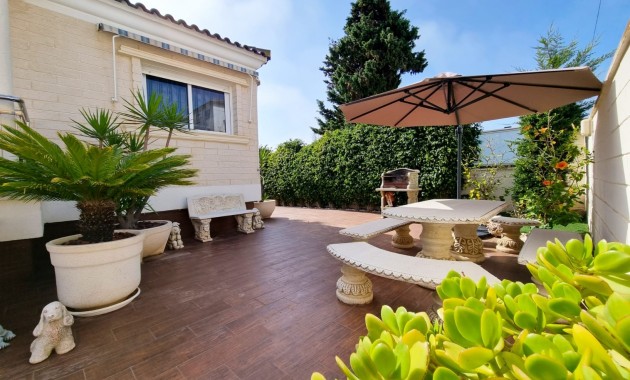 Sale - Detached Villa -
Torrevieja - La Mata