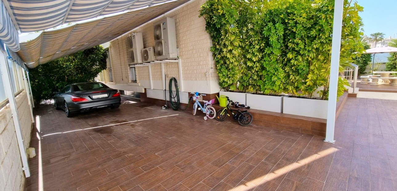 Sale - Detached Villa -
Torrevieja - La Mata