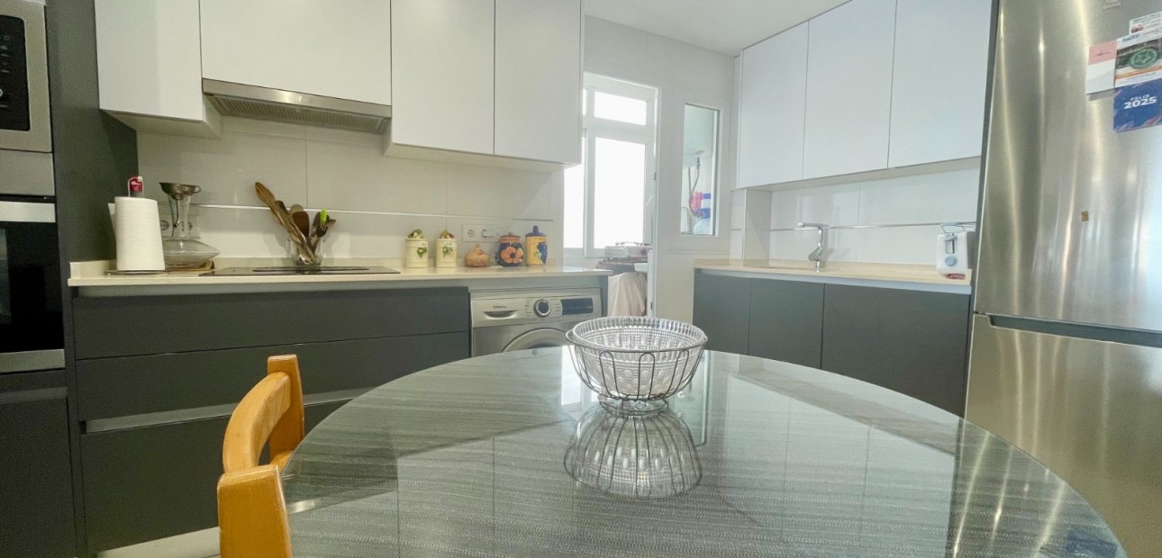 Herverkoop - Appartement / flat -
Torrevieja - Playa Del Cura