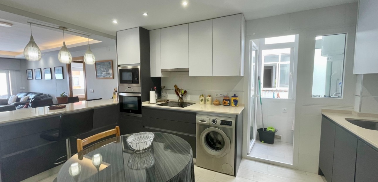 Herverkoop - Appartement / flat -
Torrevieja - Playa Del Cura