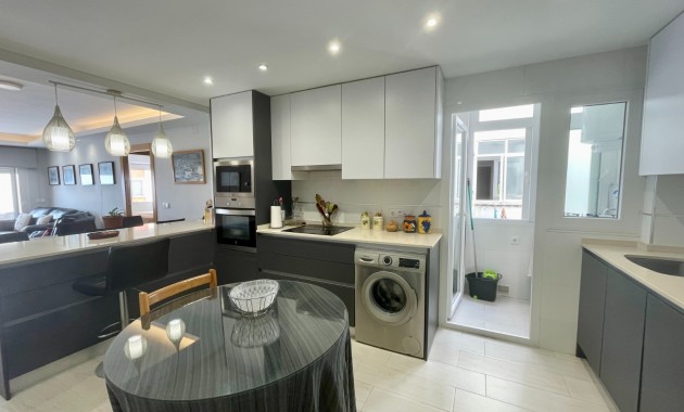 Herverkoop - Appartement / flat -
Torrevieja - Playa Del Cura